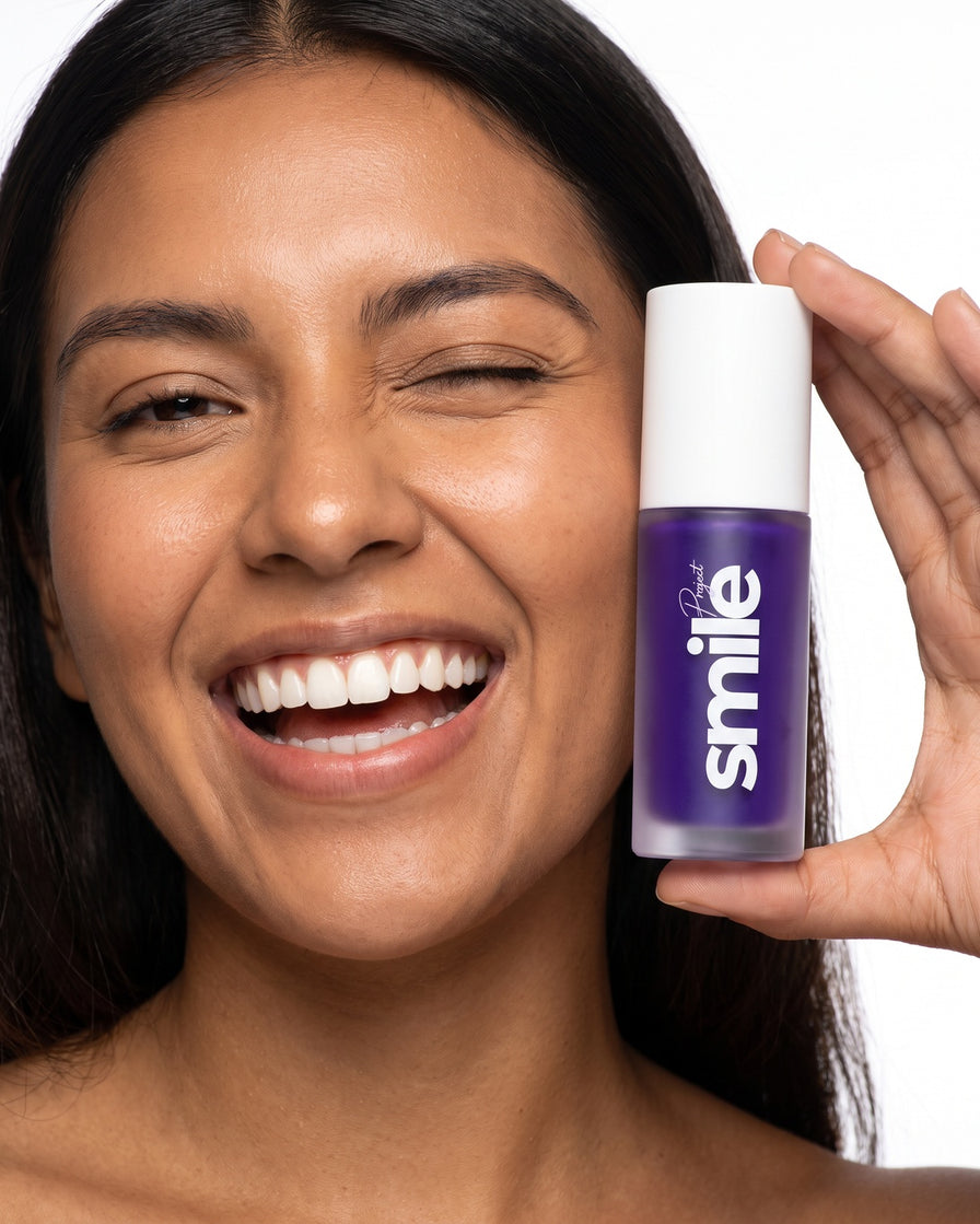 Comunidad Instagram Smile Project: chica guiñando un ojo con PURPLE V34